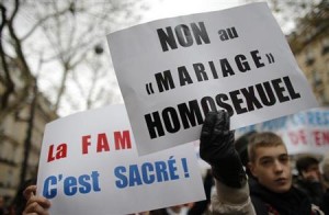LES OPPOSANTS AU MARIAGE HOMOSEXUELS NE POURRONT PAS DÉFILER SUR LES CHAMPS-ÉLYSÉES