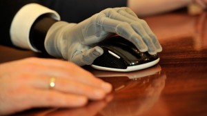 prothese-main-iphone-2