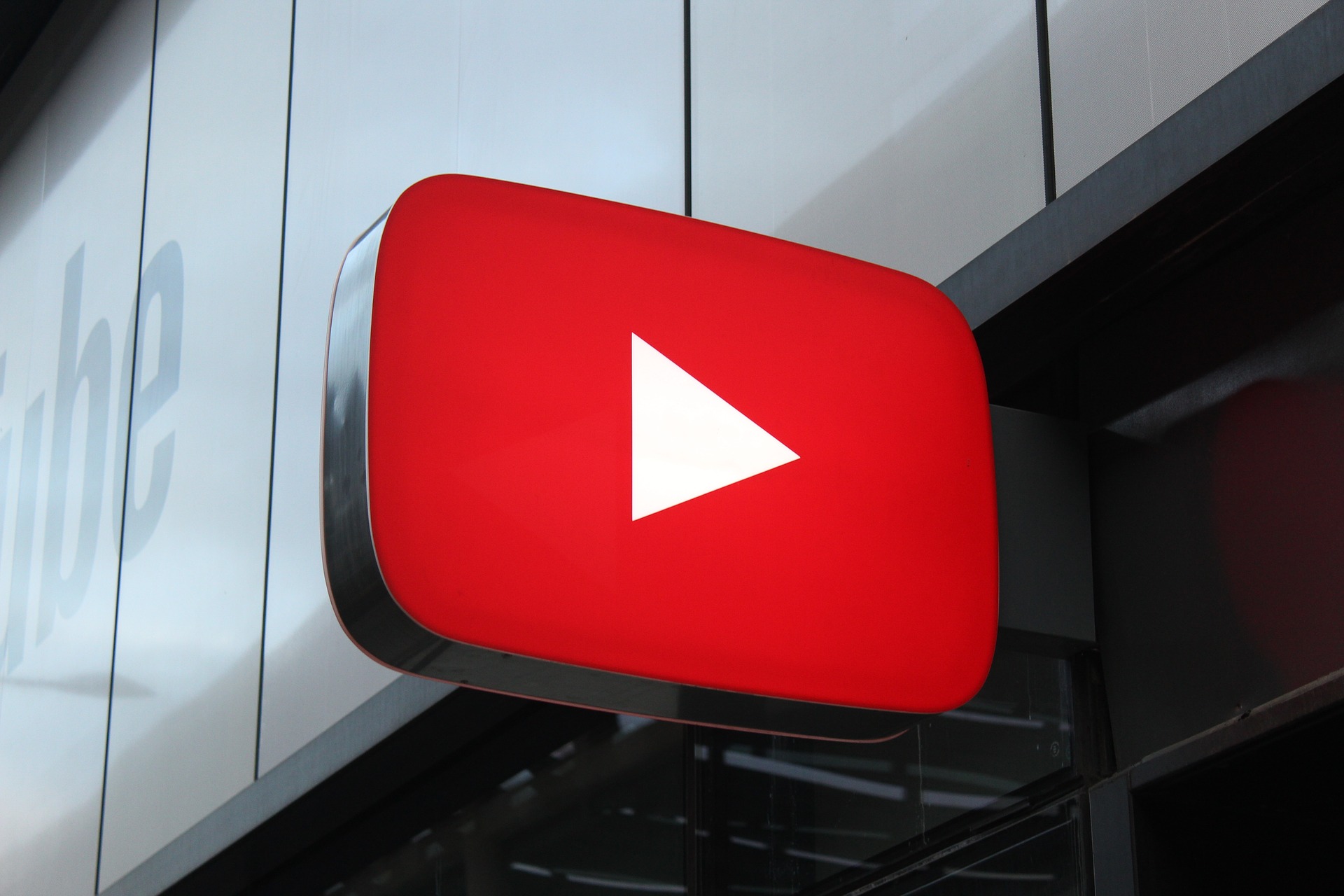 YouTube Penuh Dengan Iklan ? Solusi YouTube Bebas Iklan Tanpa Berlangganan