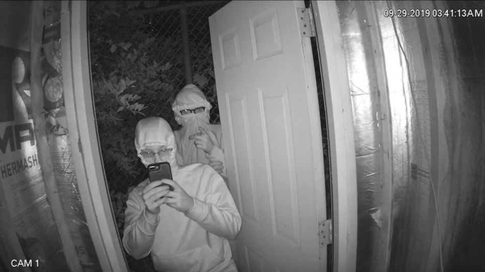 Un panneau publicitaire piraté pour diffuser du porno