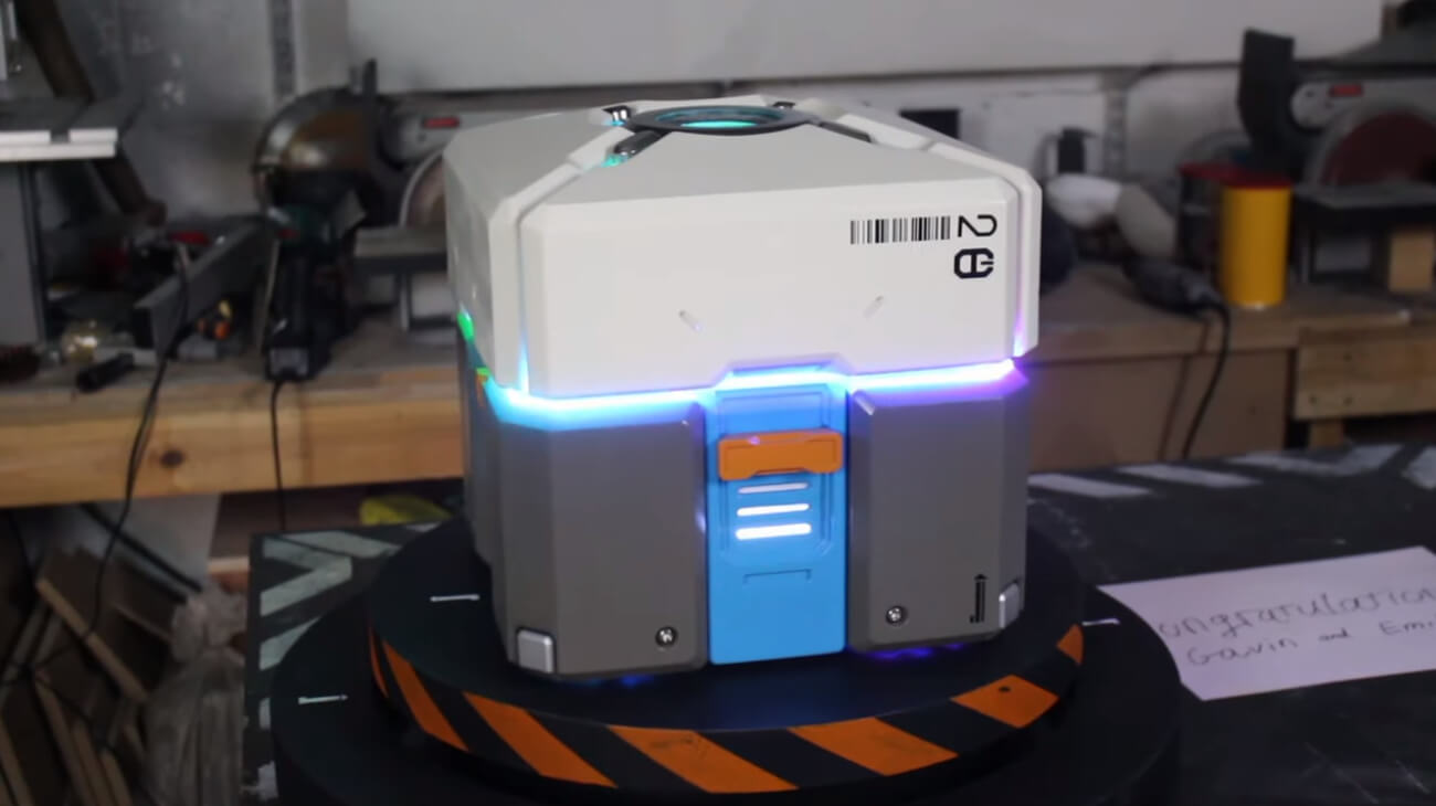 Une vraie loot box Overwatch pour faire une demande en mariage