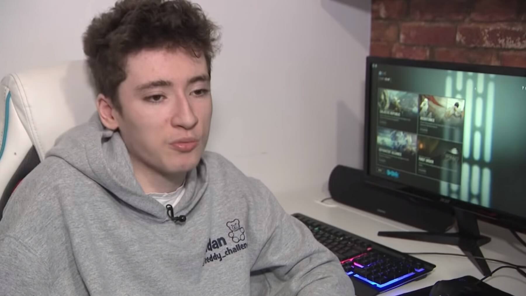 Une gameuse au Texas a aidé à sauver son coéquipier britannique alors qu'il faisait une crise d'épilepsie