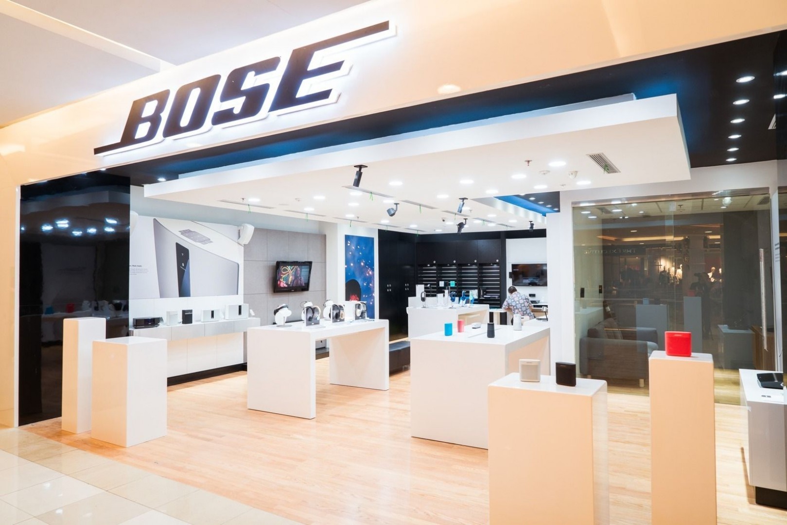 Bose ferme ses 119 magasins en Amérique du Nord, en Europe, au Japon et en Australie