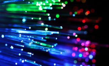 Des chercheurs atteignent un débit Internet record de 44,2 Tbit/s avec une fibre optique standard