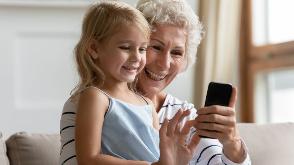 Une grand-mère condamnée à supprimer des photos de ses petits-enfants sur Facebook