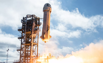 Blue Origin termine avec succès son premier vol spatial avec Bezos à bord