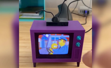 Ce petit téléviseur vous permet de regarder les Simpson