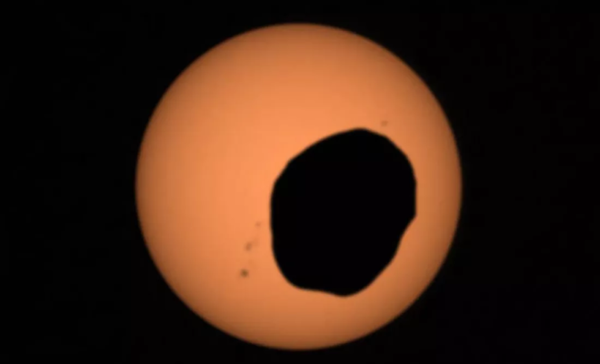 Mars : le rover Perseverance de la NASA capture une vidéo d'une éclipse solaire