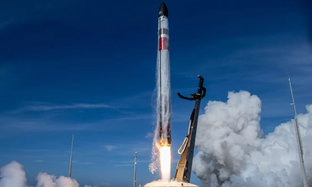 Rocket Lab rattrape sa fusée au vol avec… un hélicoptère